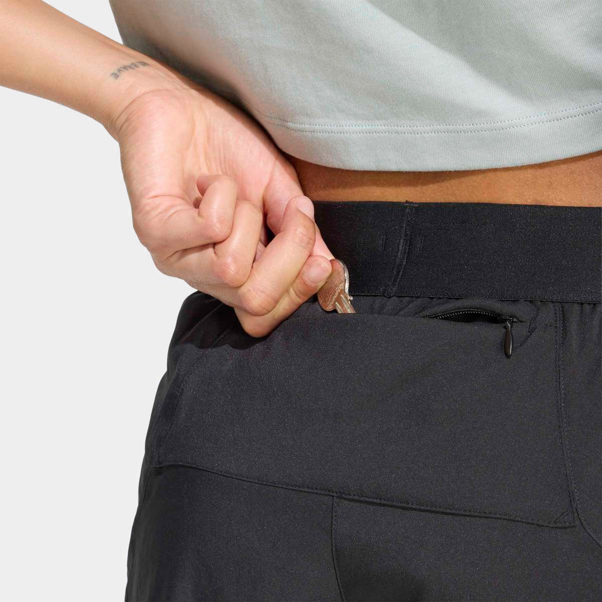 Shorts Adidas Corrida Essentials Feminino - Tam: P - 2