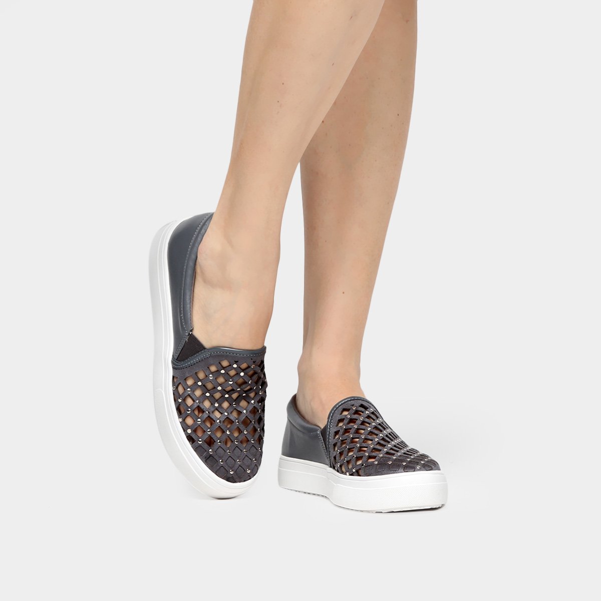 Tênis Slip On Couro Dumond Laser e Tachas Feminino