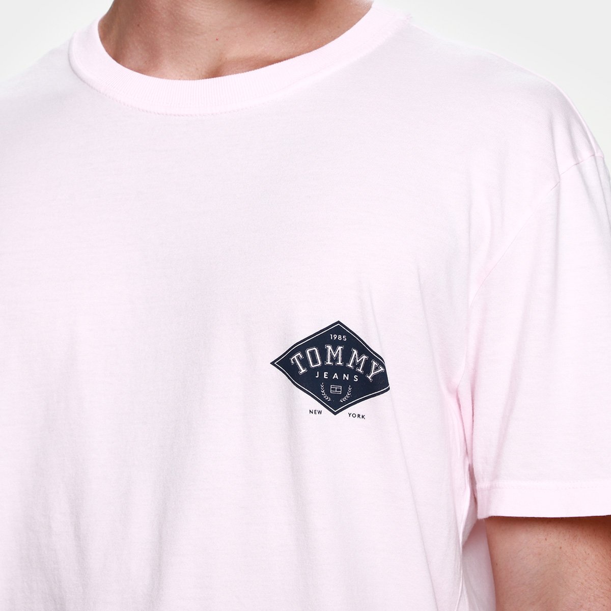 Camiseta Tommy Jeans Varsity Graphics Masculina - Tam: P - 2