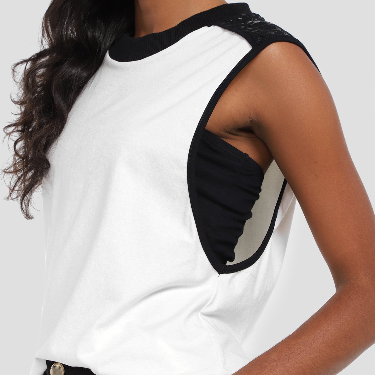 Regata Morena Rosa Cavada c/ Top Feminina - Tam: G - 2