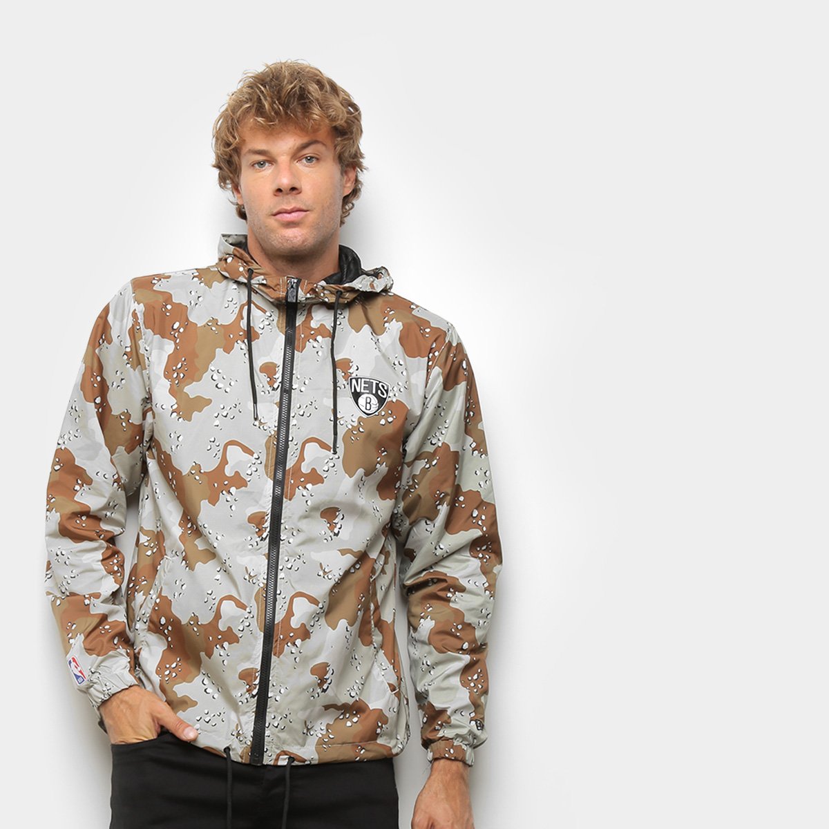 Jaqueta Corta Vento NBA Brooklyn Nets New Era Desert Camuflada Masculina