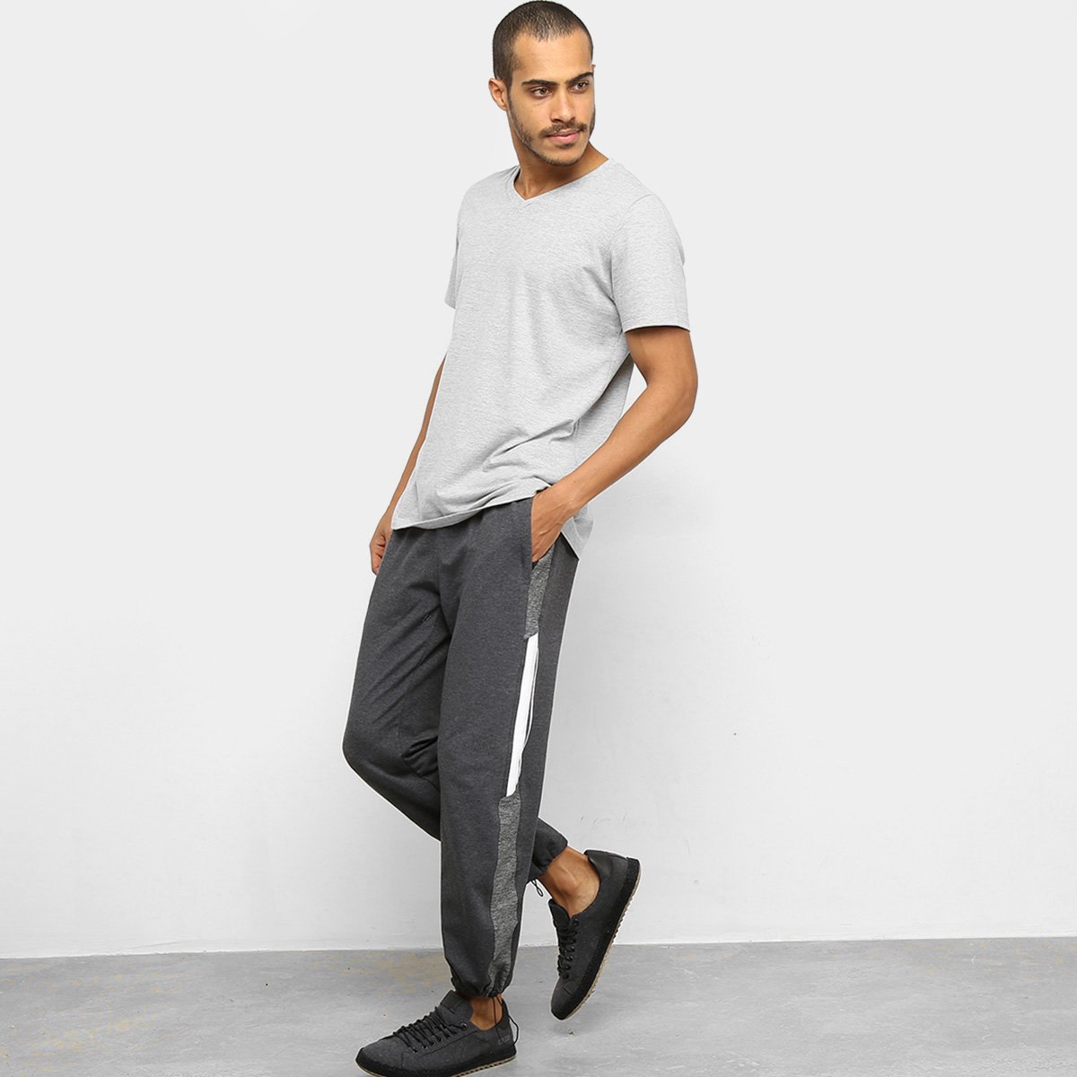 calça moletom com listra lateral masculina