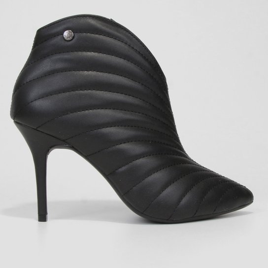 Ankle Boot Via Uno Salto Alto Matelassê - Preto Menor preço em Ankle Boot Via Uno Salto Alto Matelassê - Preto