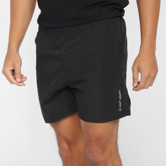 Bermuda D'Água Calvin Klein Lisa Com Logo Lateral Masculina - Preto Menor preço em Bermuda D'Água Calvin Klein Lisa Com Logo Lateral Masculina - Preto