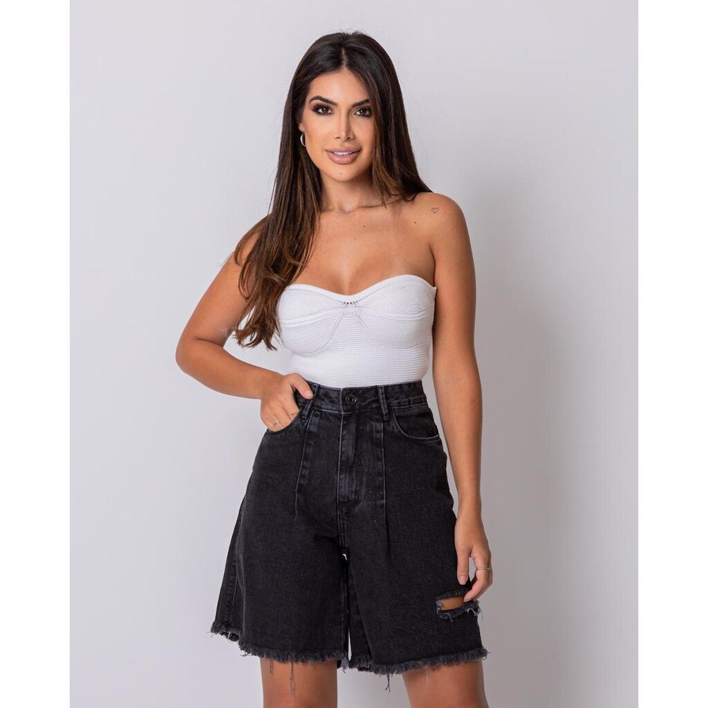 BERMUDA JEANS FEMININA OVERSIZED COM RASGOS NA LATERAL