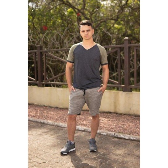 Bermuda Moletinho Com Ziper No Bolso - Preto Menor preço em Bermuda Moletinho Com Ziper No Bolso - Preto