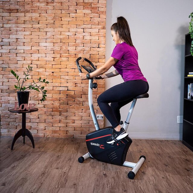 Bicicleta Ergométrica Speedo B103 Magnética 8 Níveis de Resistência Painel LCD completo