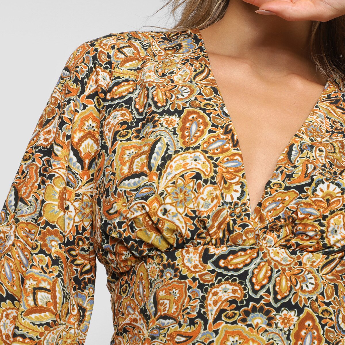 Blusa All Is Love Paisley Cropped Decote V Feminina - 2