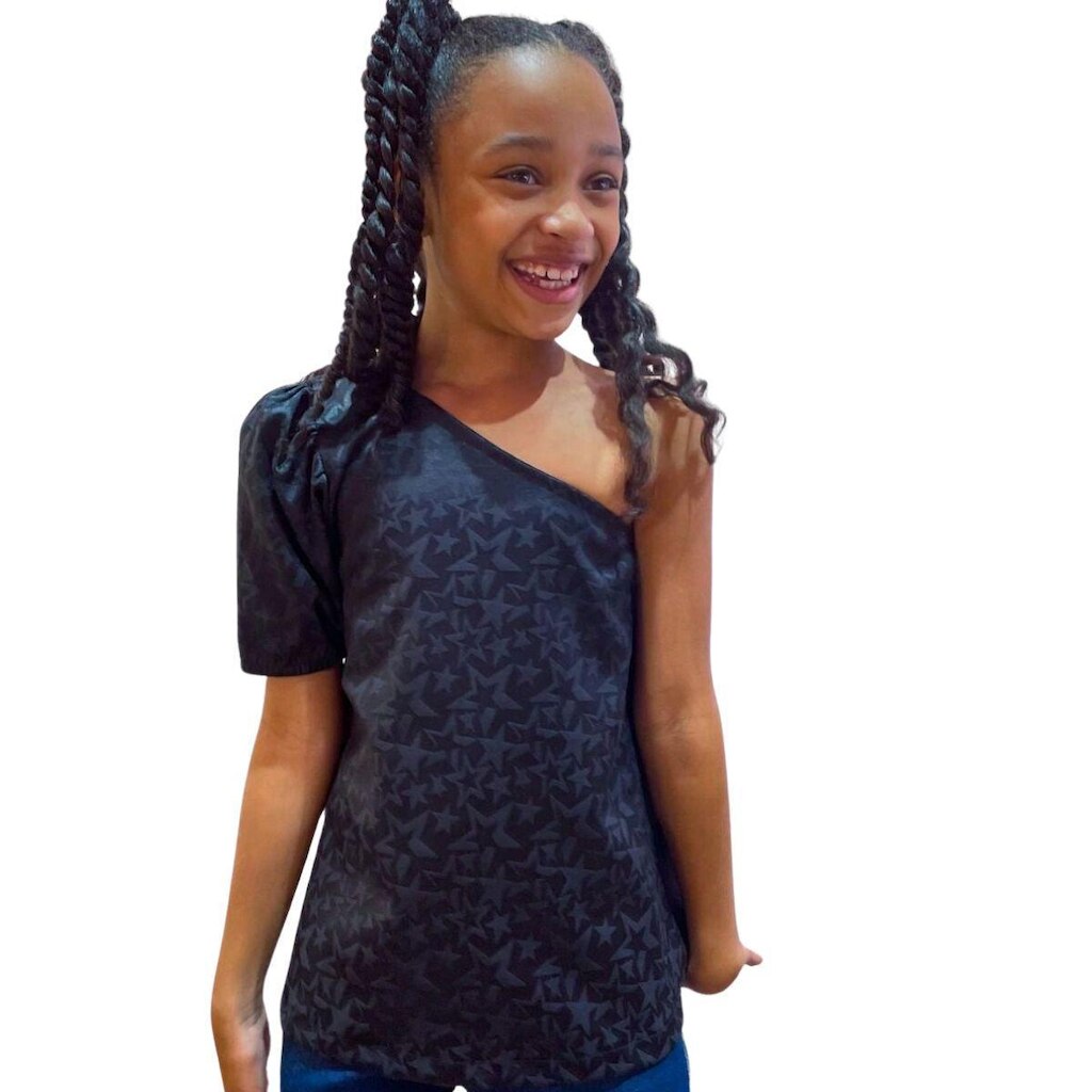 Blusa com Ombro a Mostra Estrelado Brilho Sutil