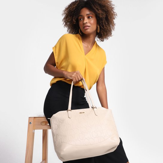 Bolsa Colcci Tote Shopper Monograma Feminina - Nude Menor preço em Bolsa Colcci Tote Shopper Monograma Feminina - Nude