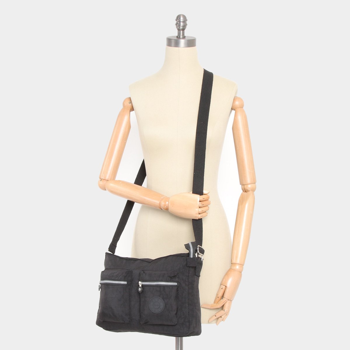 Bolsa Gash Transversal Estampada Nylon Grande Feminina - Preto | Netshoes