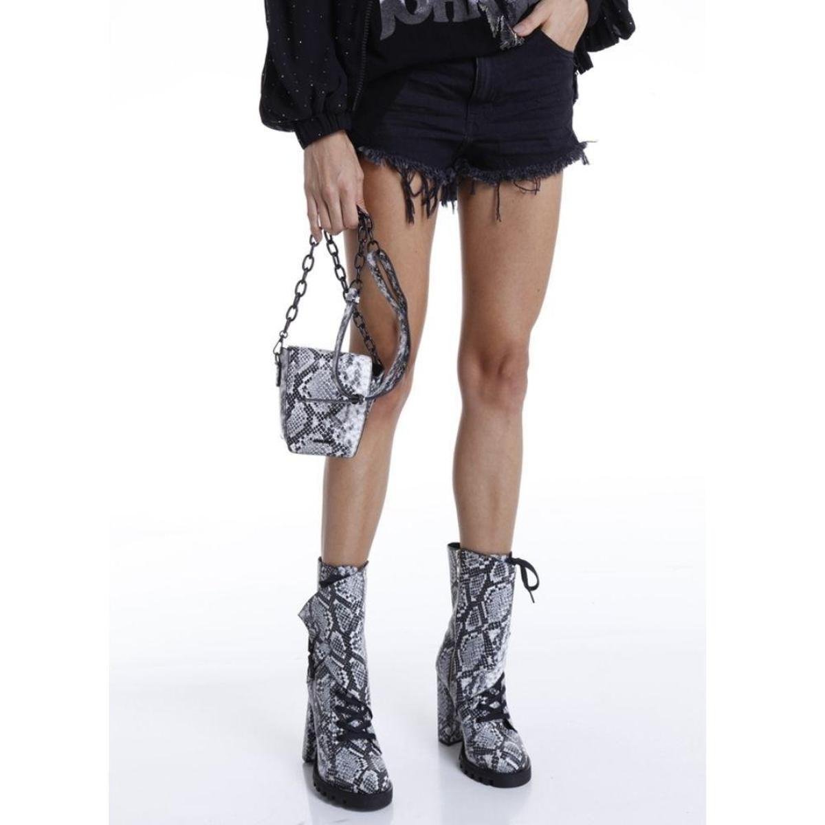 boots with mini bolsas