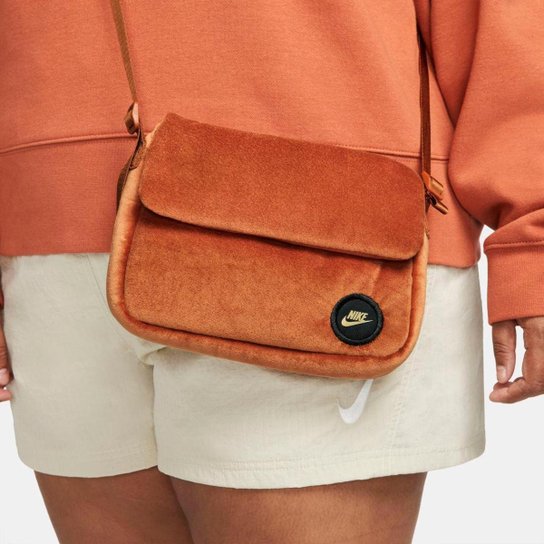 Bolsa Transversal Nike Sportswear Futura 365 Feminina - Marrom é ruim? Bolsa Transversal Nike Sportswear Futura 365 Feminina - Marrom é boa?