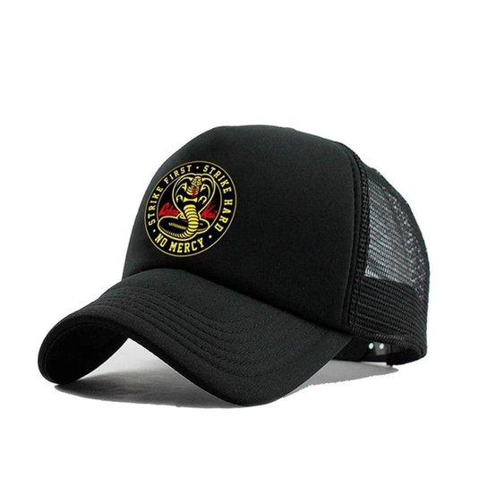 Boné Cobra Kai Trucker Aba Curva Snapback - Preto Menor preço em Boné Cobra Kai Trucker Aba Curva Snapback - Preto