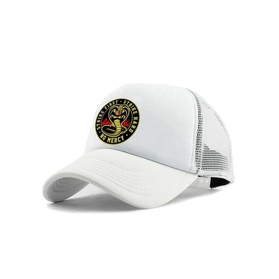 Boné Cobra Kai Trucker Aba Curva Snapback - Branco Menor preço em Boné Cobra Kai Trucker Aba Curva Snapback - Branco