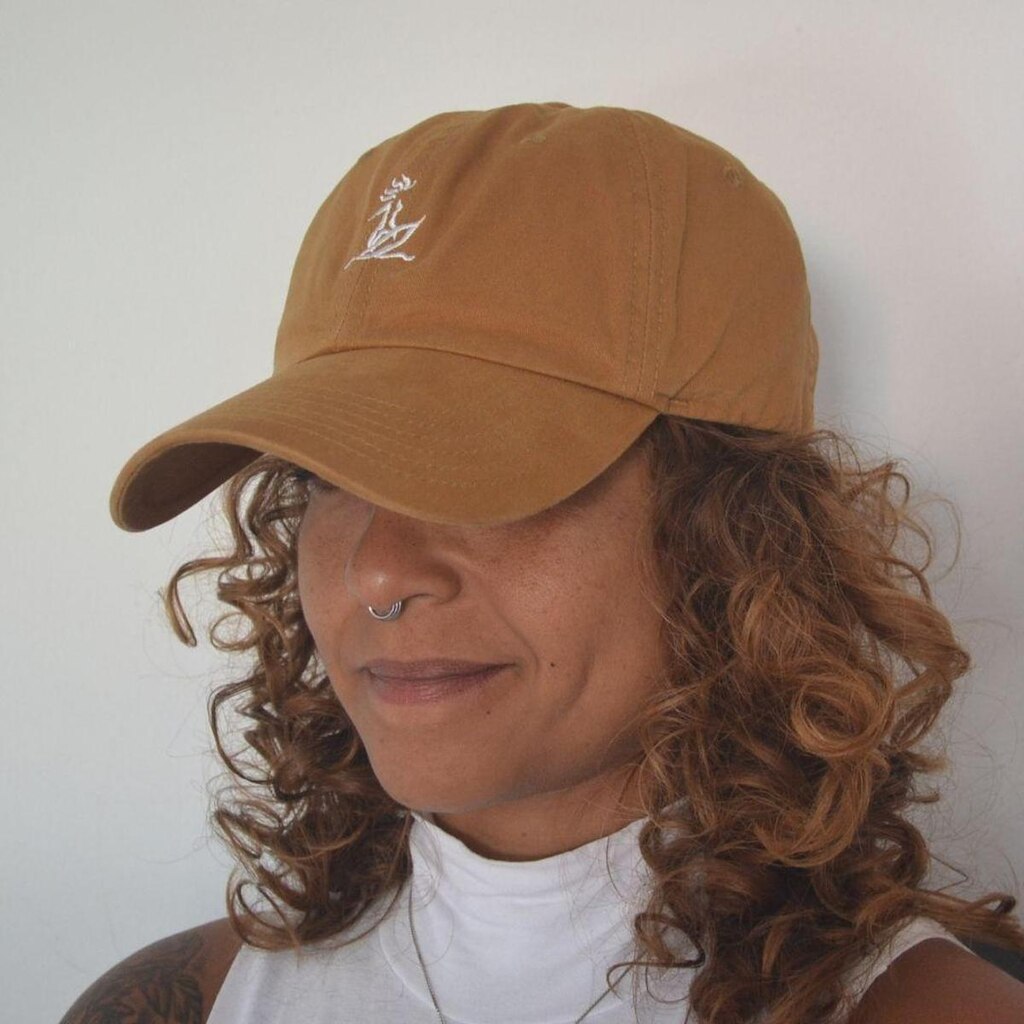 Boné Dad Hat Seis Gomos Bordado - Caramelo