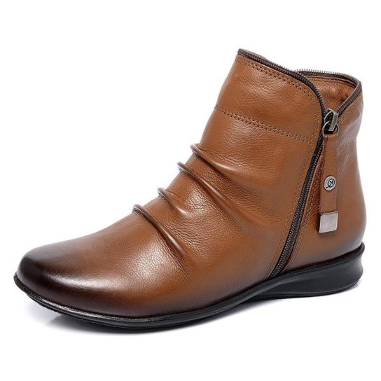 Bota Cano Curto Rasteira de Couro Feminina - Caramelo Menor preço em Bota Cano Curto Rasteira de Couro Feminina - Caramelo