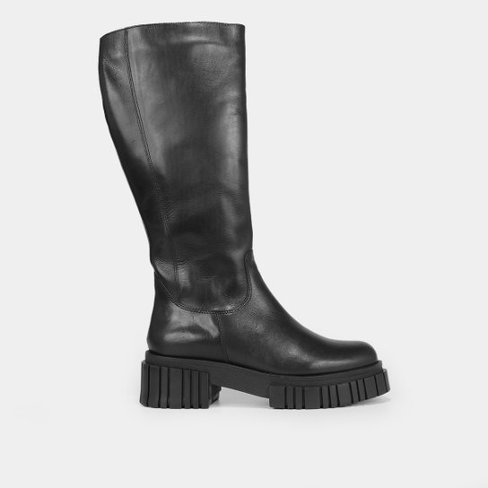 Bota Cano Longo Shoestock Couro Tratorada Feminina - Preto Menor preço em Bota Cano Longo Shoestock Couro Tratorada Feminina - Preto