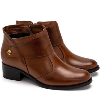 Bota Casual Feminina Cano Curno em Couro com Salto Quadrado e Detalhe