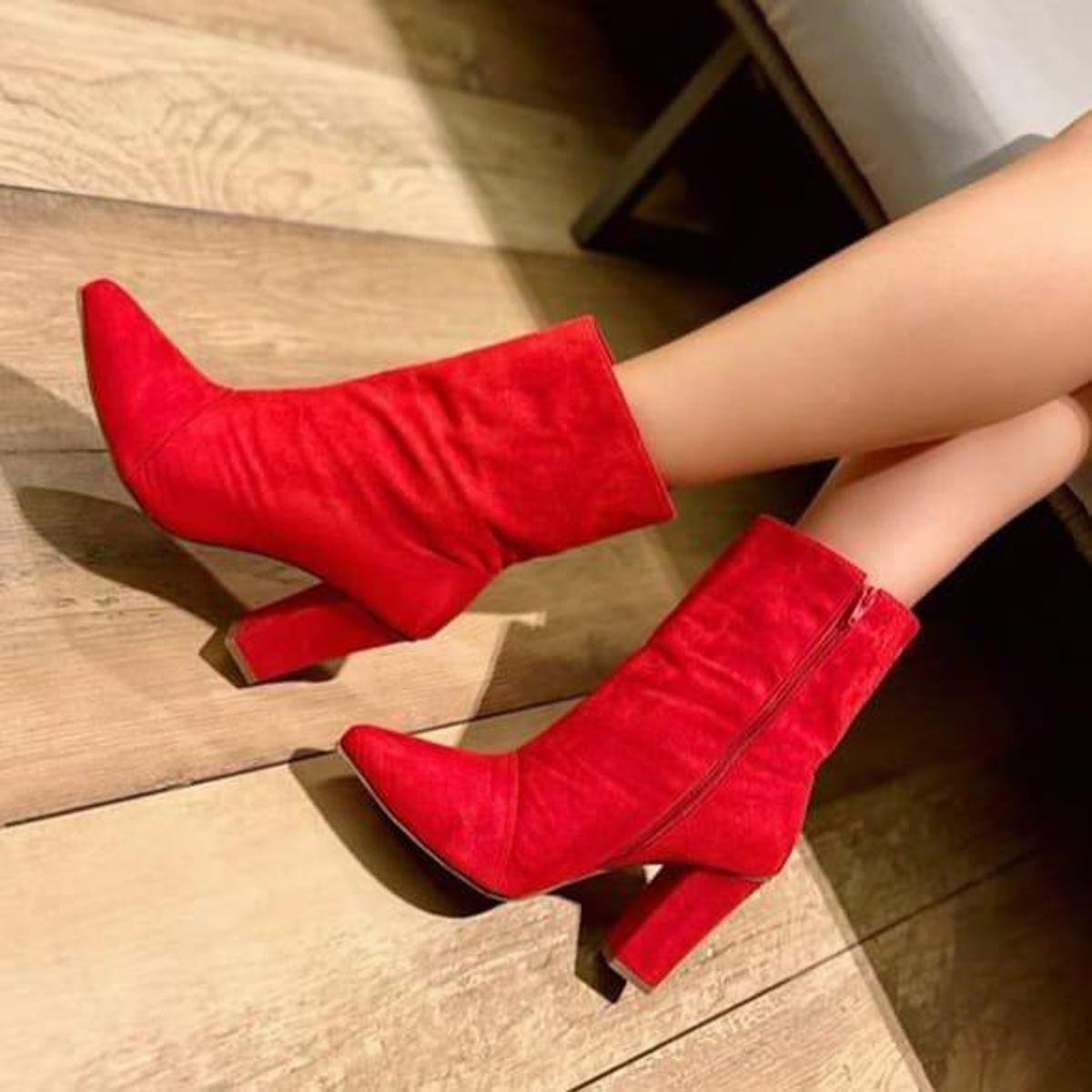 Bota Feminina Veludo Cano Médio Salto Alto Bloco Bico Fino