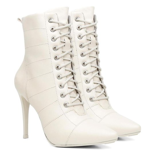 Bota Feminina Vicerinne Dot Bico Fino Salto Alto Fino Macia - Off White Menor preço em Bota Feminina Vicerinne Dot Bico Fino Salto Alto Fino Macia - Off White