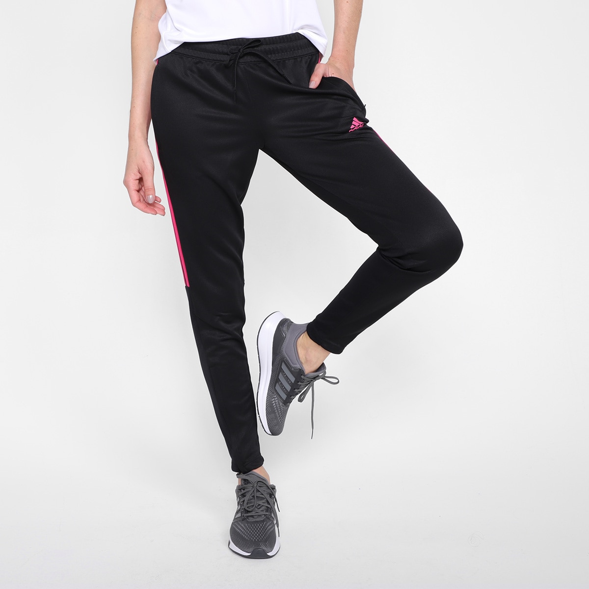 Calça Adidas Sereno 3 Listras Slim Feminina Menor preço em Calça Adidas Sereno 3 Listras Slim Feminina