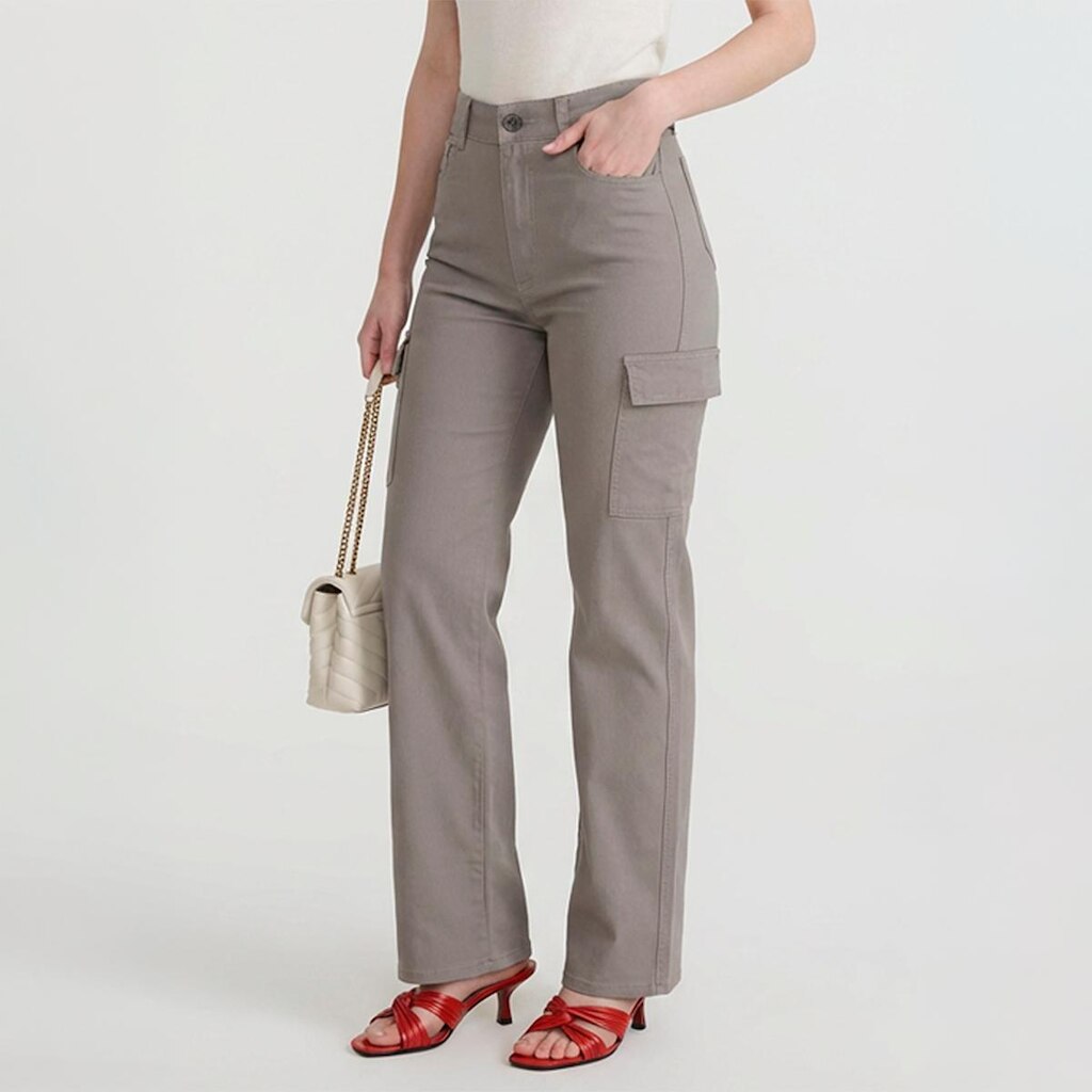 Calça Cargo Feminina Sarja Elastano Cintura Alta Bolsos Utilitários