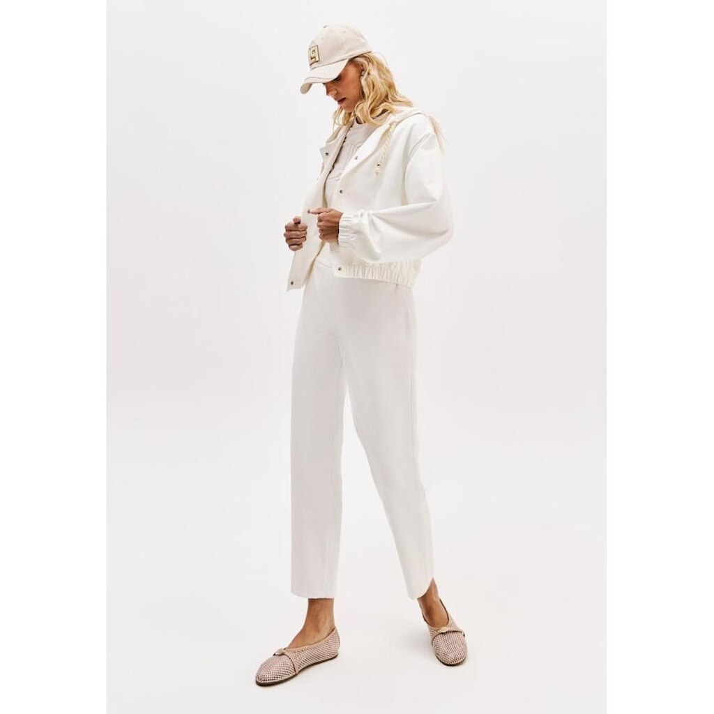 Calça Carrot Cintura Alta Bolsos
