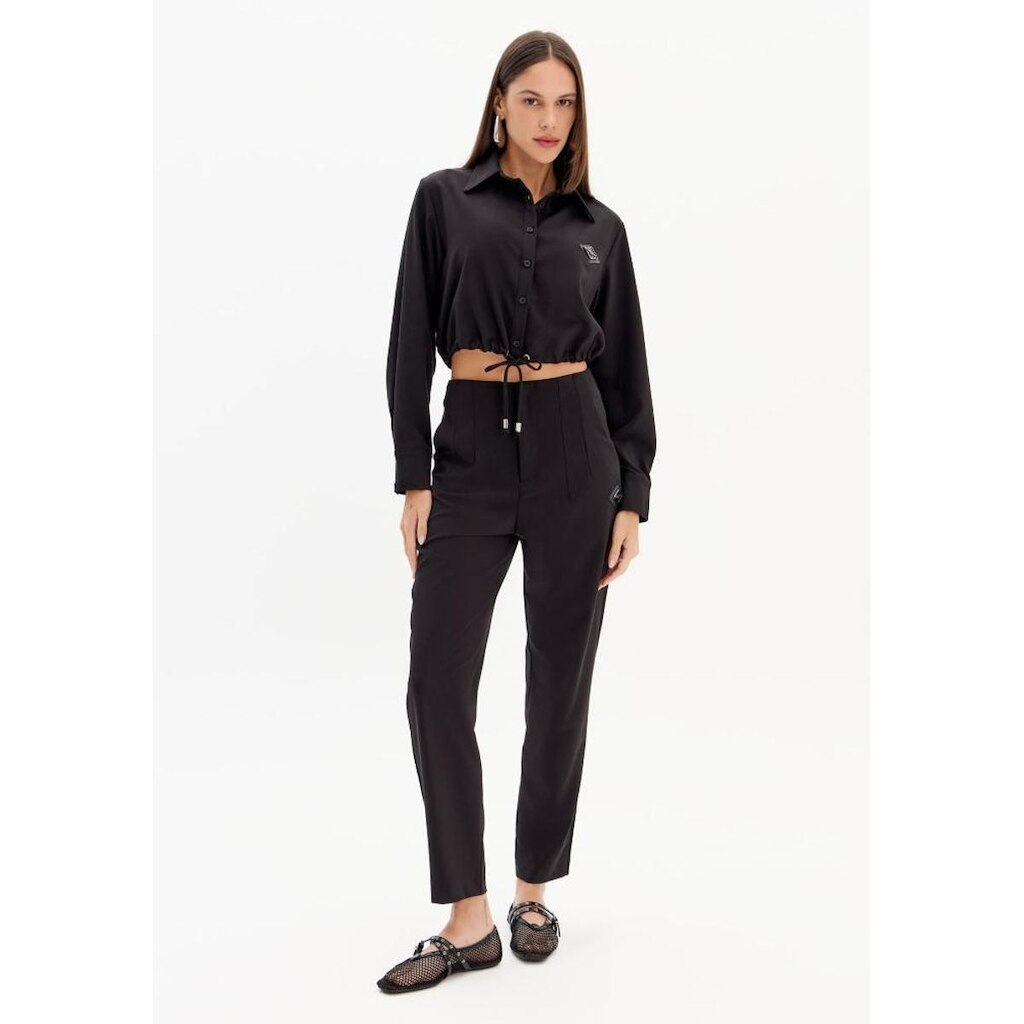 Calça Carrot Cintura Alta Pregas