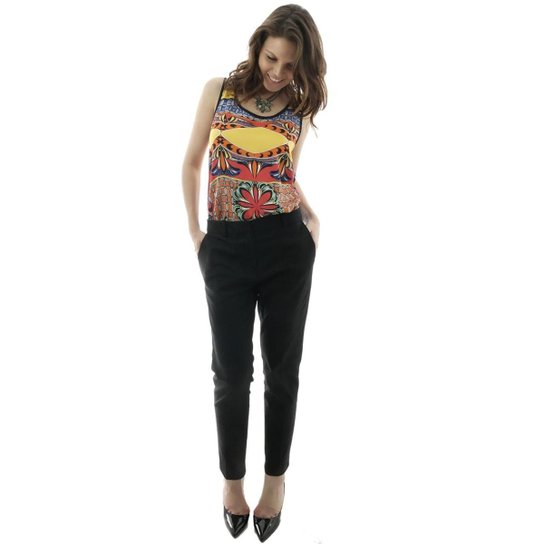 Calça Curta Alfaiataria Reta Básica Feminina - Preto
