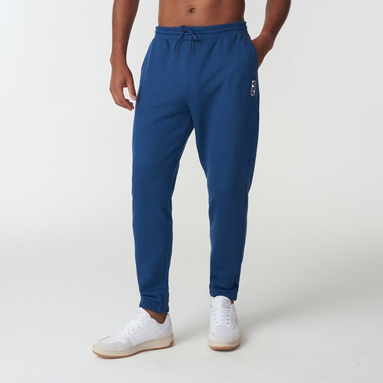 Calça Fila Essencial Masculina - Azul Escuro Menor preço em Calça Fila Essencial Masculina - Azul Escuro