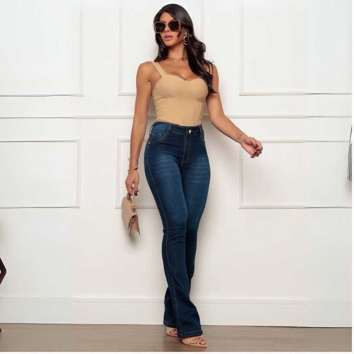 Calça Flare Jeans Acetinada - Conforto e Elegância no Seu Look Menor preço em Calça Flare Jeans Acetinada - Conforto e Elegância no Seu Look