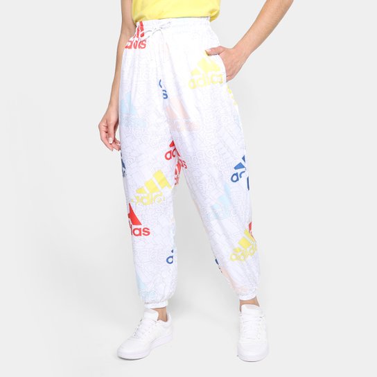 Calça Jogger Adidas Brand Love Logo Feminina - Branco+Vermelho Menor preço em Calça Jogger Adidas Brand Love Logo Feminina - Branco+Vermelho