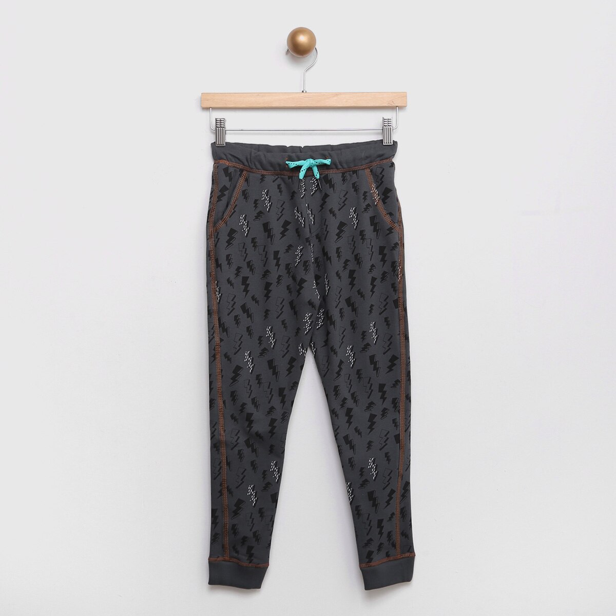 Calça Jogger Infantil Moletom Faltal Estampada Raios Menino Menor preço em Calça Jogger Infantil Moletom Faltal Estampada Raios Menino