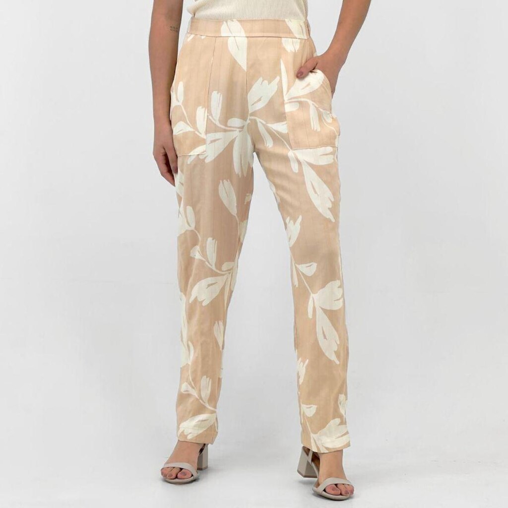 Calça Malwee Reta em Tecido com Fio Lurex Feminina