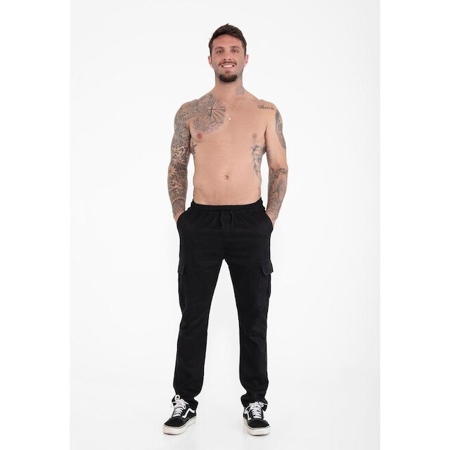 Calça Masculina Jeans Cargo Com Bolso AJ Sarja - Preto Menor preço em Calça Masculina Jeans Cargo Com Bolso AJ Sarja - Preto