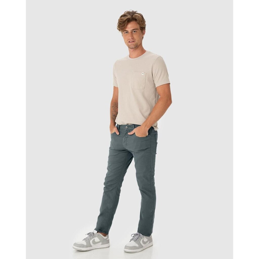 Calça Masculina Slim Cintura Média Em Sarja Com Elastano