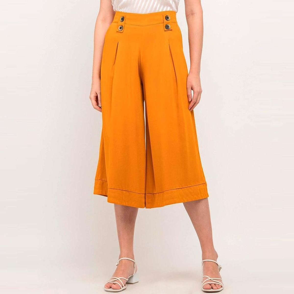 calça pantacourt mostarda