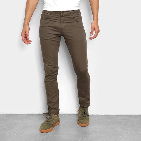 Calça Sarja Ecxo Lisa Masculina - Verde Militar Menor preço em Calça Sarja Ecxo Lisa Masculina - Verde Militar
