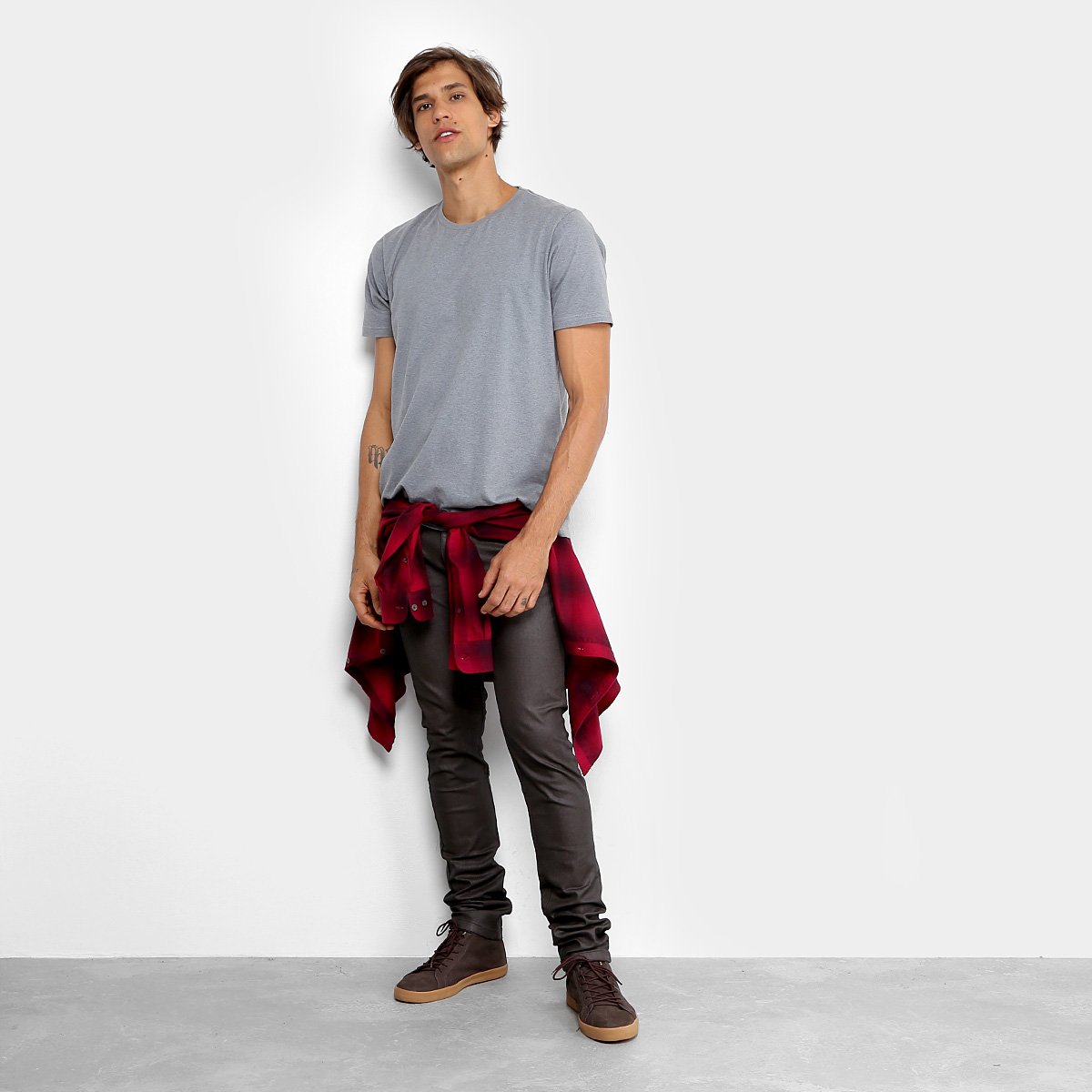 calça sarja resinada masculina