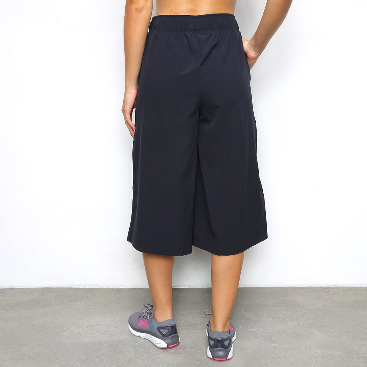 Calça Under Armour Cropped Woven Wide Leg Feminina - 1