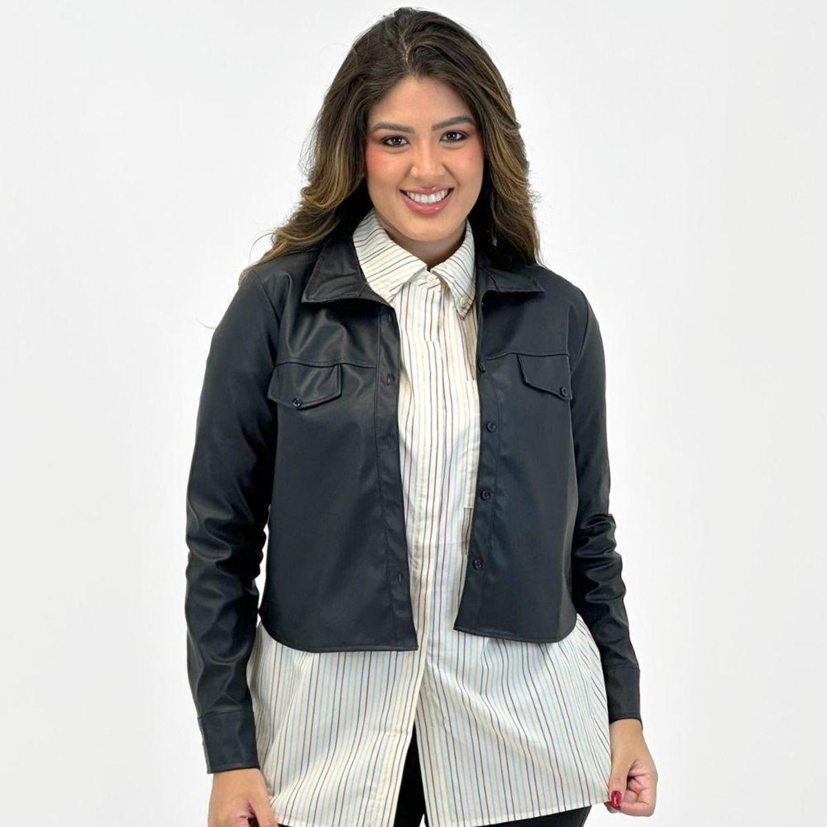 Camisa Cativa Cropped Manga Longa em P.u Feminina