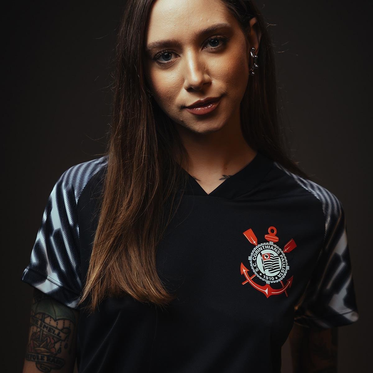 Camisa Corinthians SCCP Lines Preta Feminina Menor preço em Camisa Corinthians SCCP Lines Preta Feminina