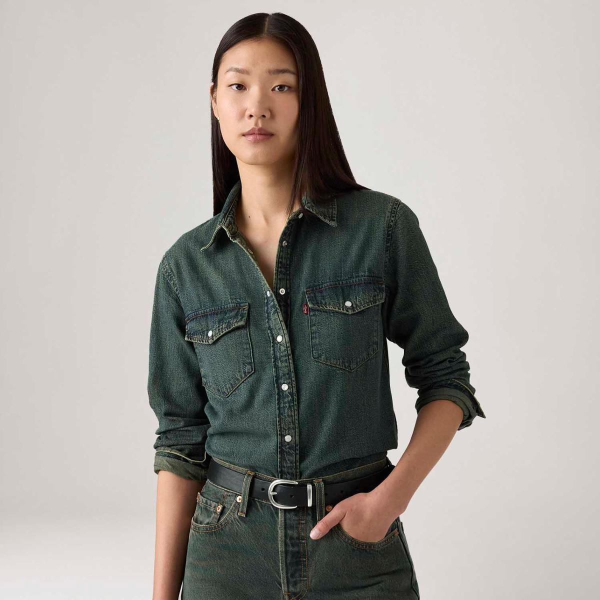 Camisa Jeans Levi's Iconic Western Lavagem Escura Feminina - Azul ...