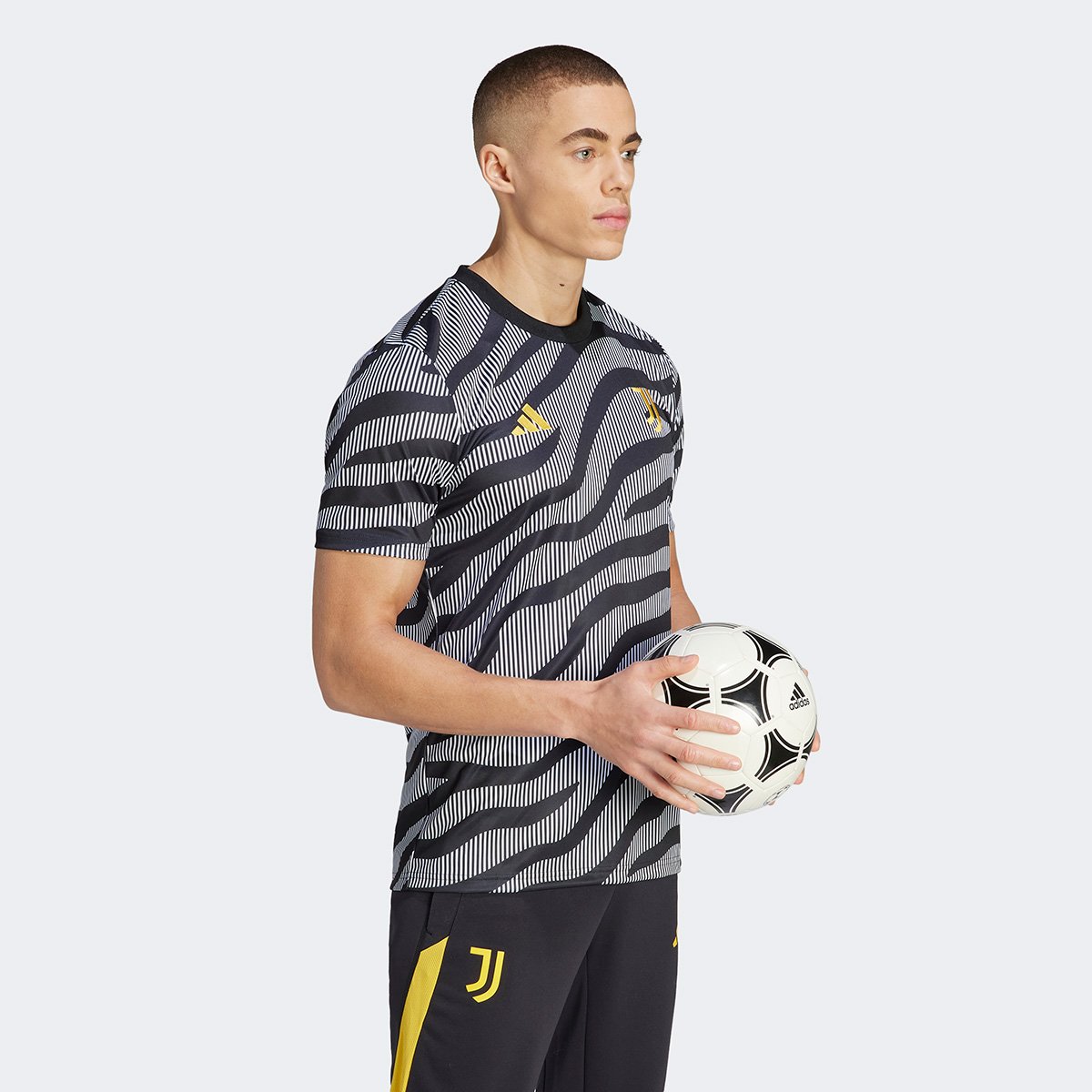 Camisa Juventus 23/24 s/n° Pré-Jogo Adidas Masculina Menor preço em Camisa Juventus 23/24 s/n° Pré-Jogo Adidas Masculina