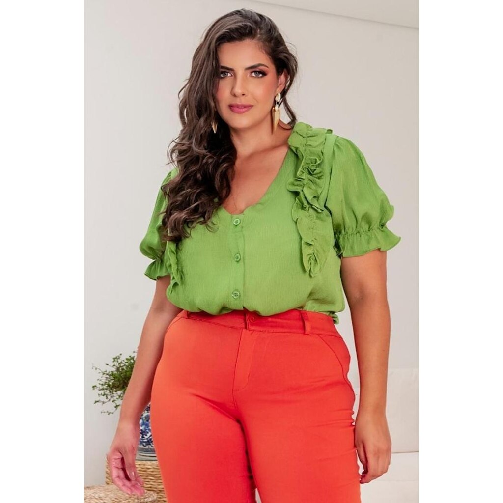 Camisa Plus Size lisa Decote em V