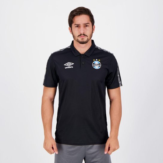 Camisa Polo Grêmio Viagem 21/22 Umbro Masculina - Preto Menor preço em Camisa Polo Grêmio Viagem 21/22 Umbro Masculina - Preto