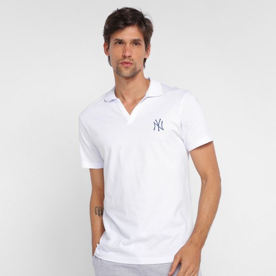 Camisa Polo MLB New York Yankees New Era Fashion Icon Stripes Masculina - Branco Menor preço em Camisa Polo MLB New York Yankees New Era Fashion Icon Stripes Masculina - Branco