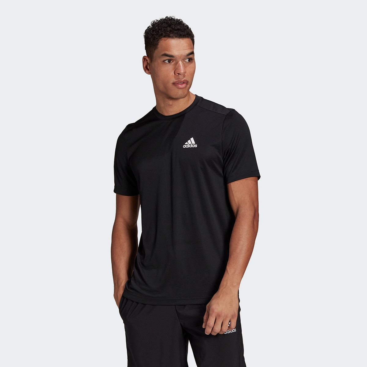 Camiseta Adidas D2M Plain Masculina é ruim? Camiseta Adidas D2M Plain Masculina é boa?