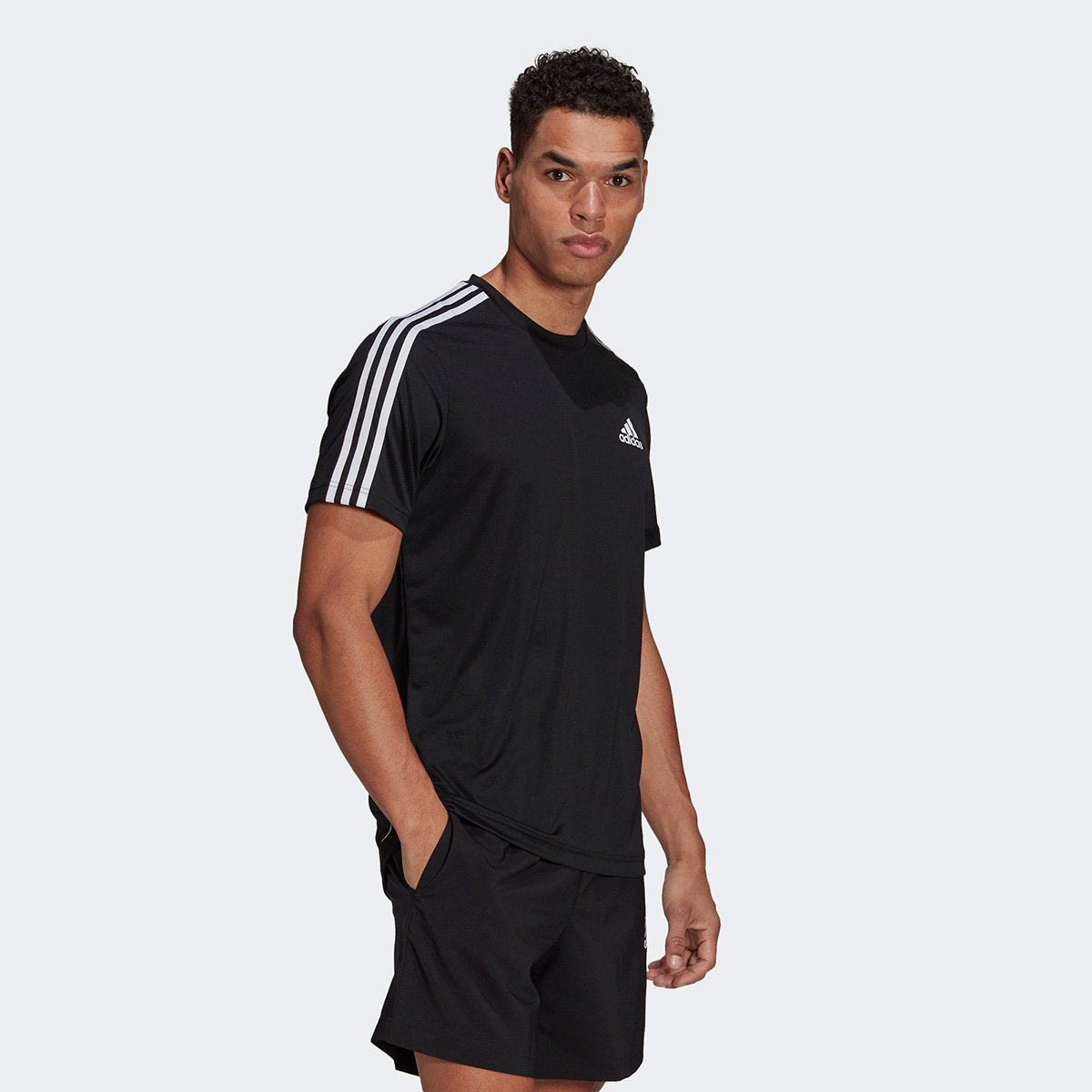 Camiseta Adidas Designed to Move Sport 3 Listras Masculina é ruim? Camiseta Adidas Designed to Move Sport 3 Listras Masculina é boa?